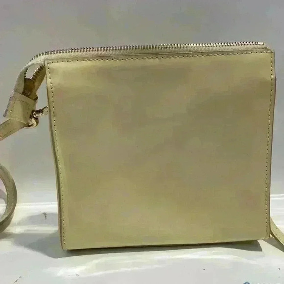 ❤️❤️LUXURY Authentic Dooney & Bourke Womens Ivory Crossbody Bag - Picture 3 of 7